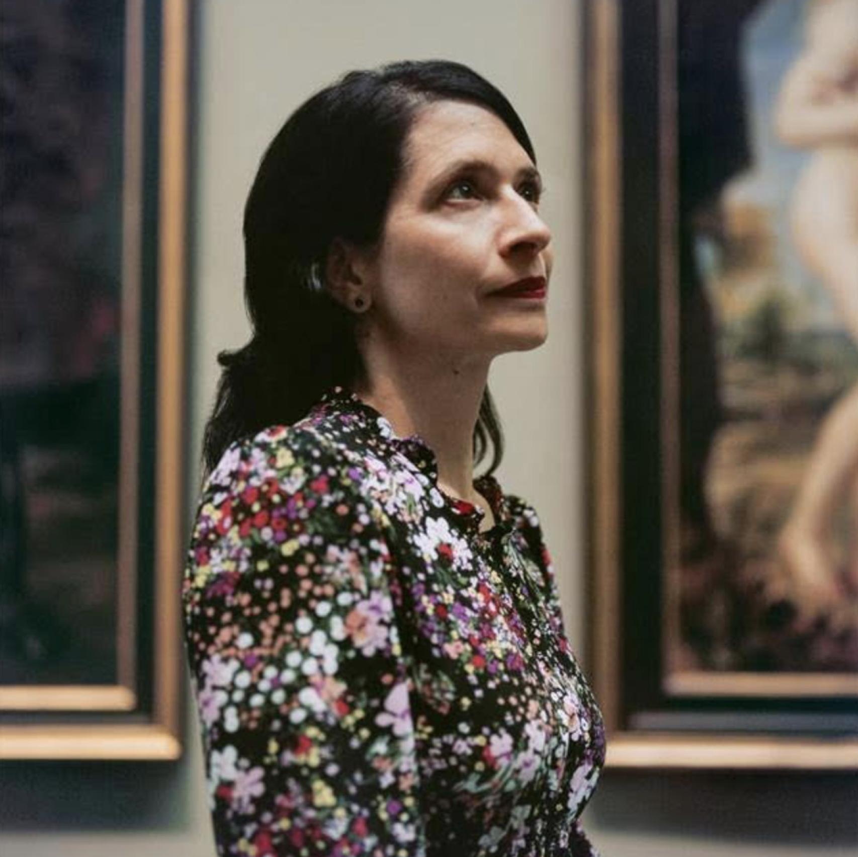 La autora Chloe Aridjis en el Museo del Prado.