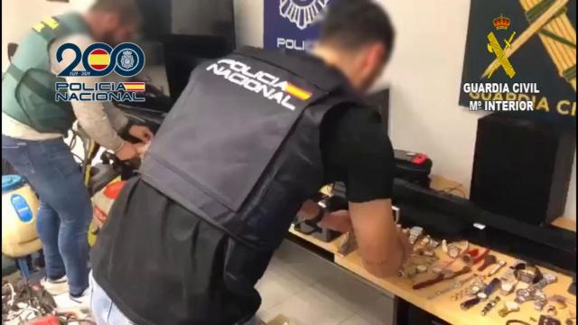 La Policía ha registrado varias viviendas en Alicante.