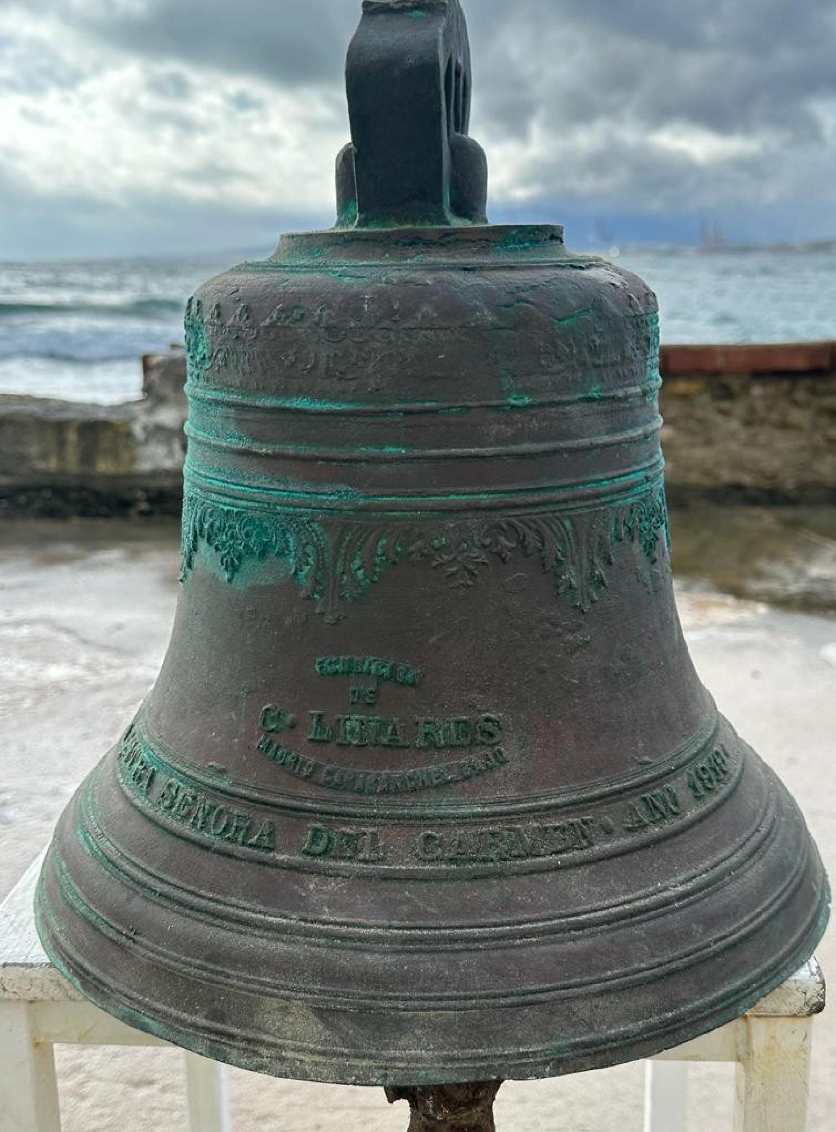 Imagen de la campana desenterrada y que volverá a lucir en los Baños del Carmen.