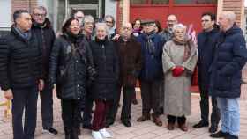 Los vecinos que denunciaban los malos olores en Valladolid junto a miembros del Grupo Socialista
