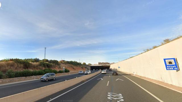 El accidente ha tenido lugar en el túnel de la N-332, a la altura de El Altet.