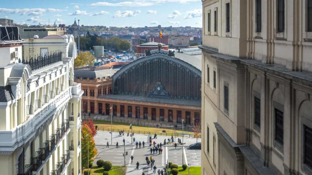 Las impresionantes vistas de Madrid desde una azotea secreta rodeada de obras de arte y en pleno centro