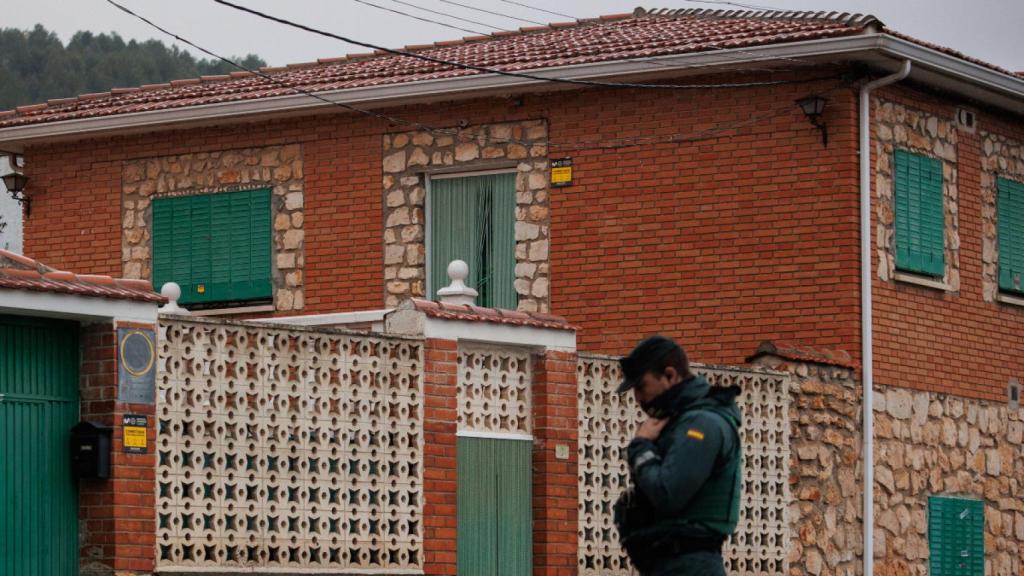 Fachada de la casa de Morata de Tajuña donde hallaron a los cadáveres de los tres hermanos.