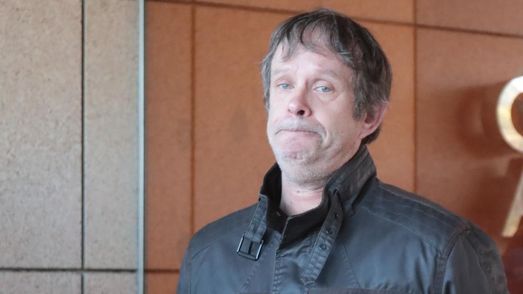 Francisco, el hijo de Paco Arévalo, el día del entierro del artista.