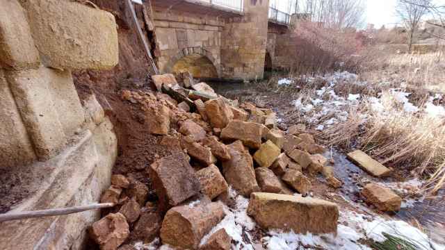 Cae una parte del puente de piedra de Soria capital durante el fin de semana.