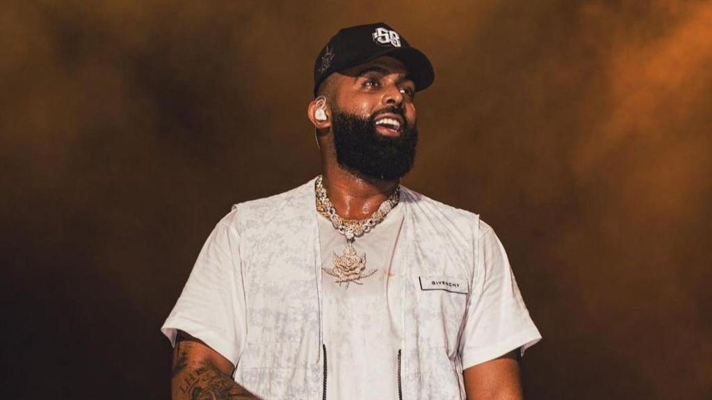 Eladio Carrión durante uno de sus conciertos.