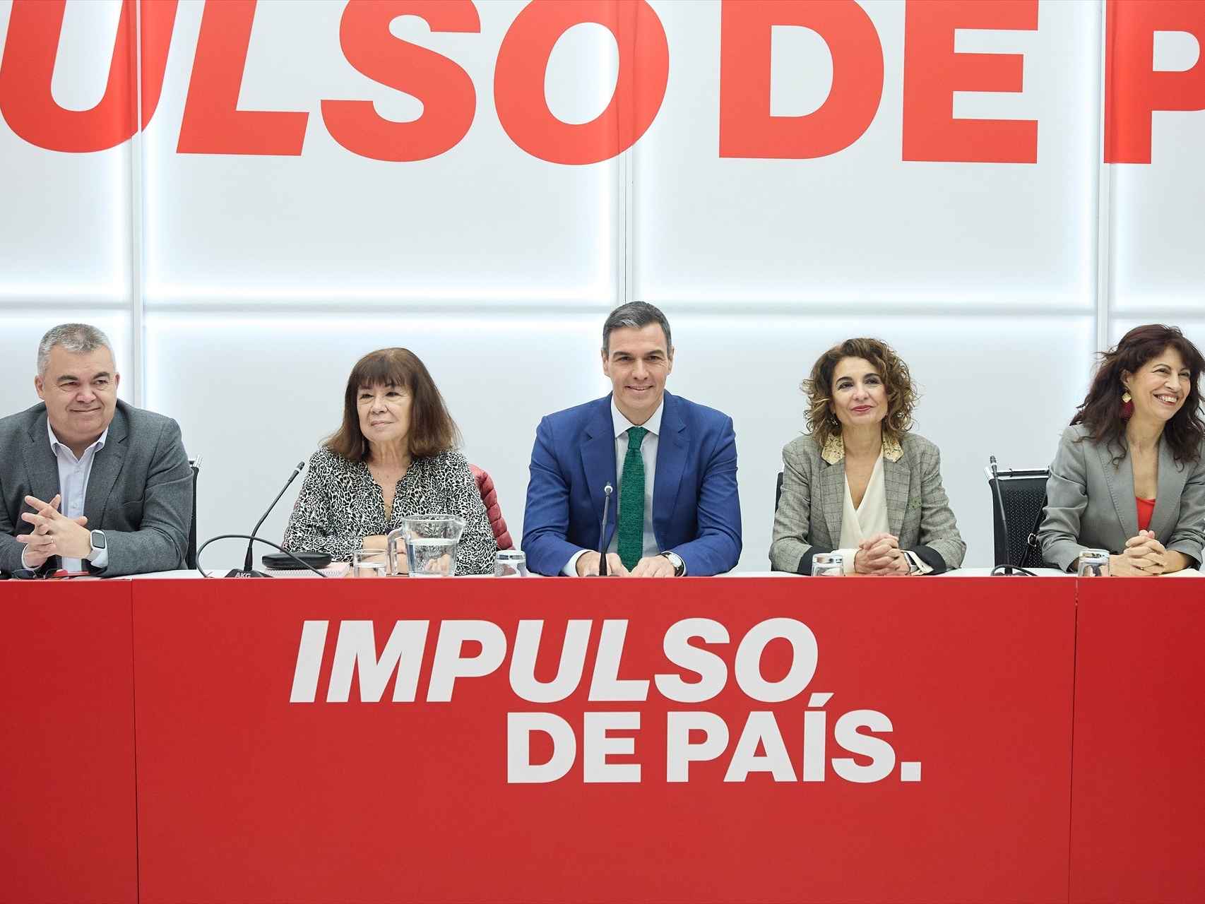 Pedro Sánchez y otros líderes del PSOE en la Comisión Ejecutiva Federal del PSOE.