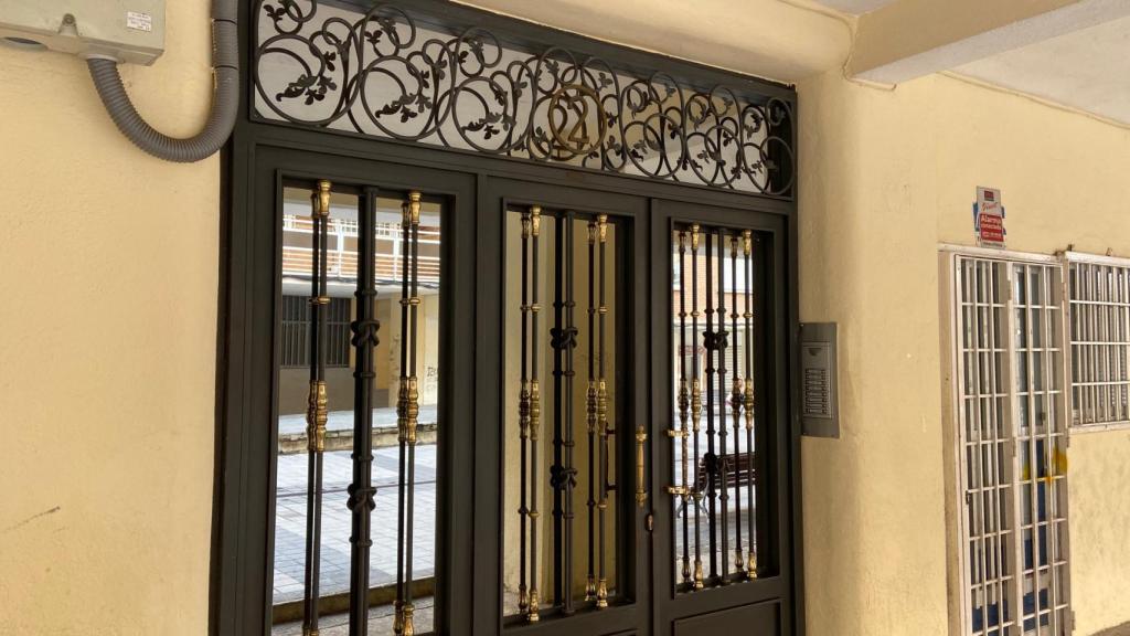 El portal en el que vivió Dilawar Hussain.