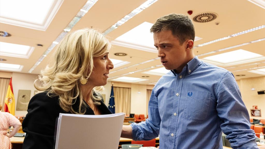Yolanda Díaz e Íñigo Errejón, a la salida de una reunión del grupo parlamentario de Sumar.