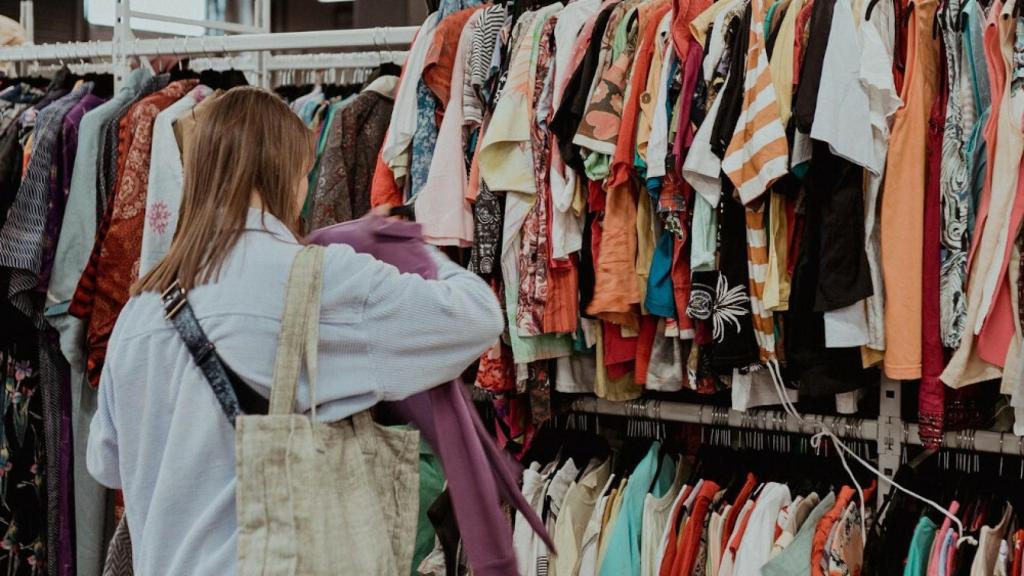 Un mercadillo en una foto de archivo.