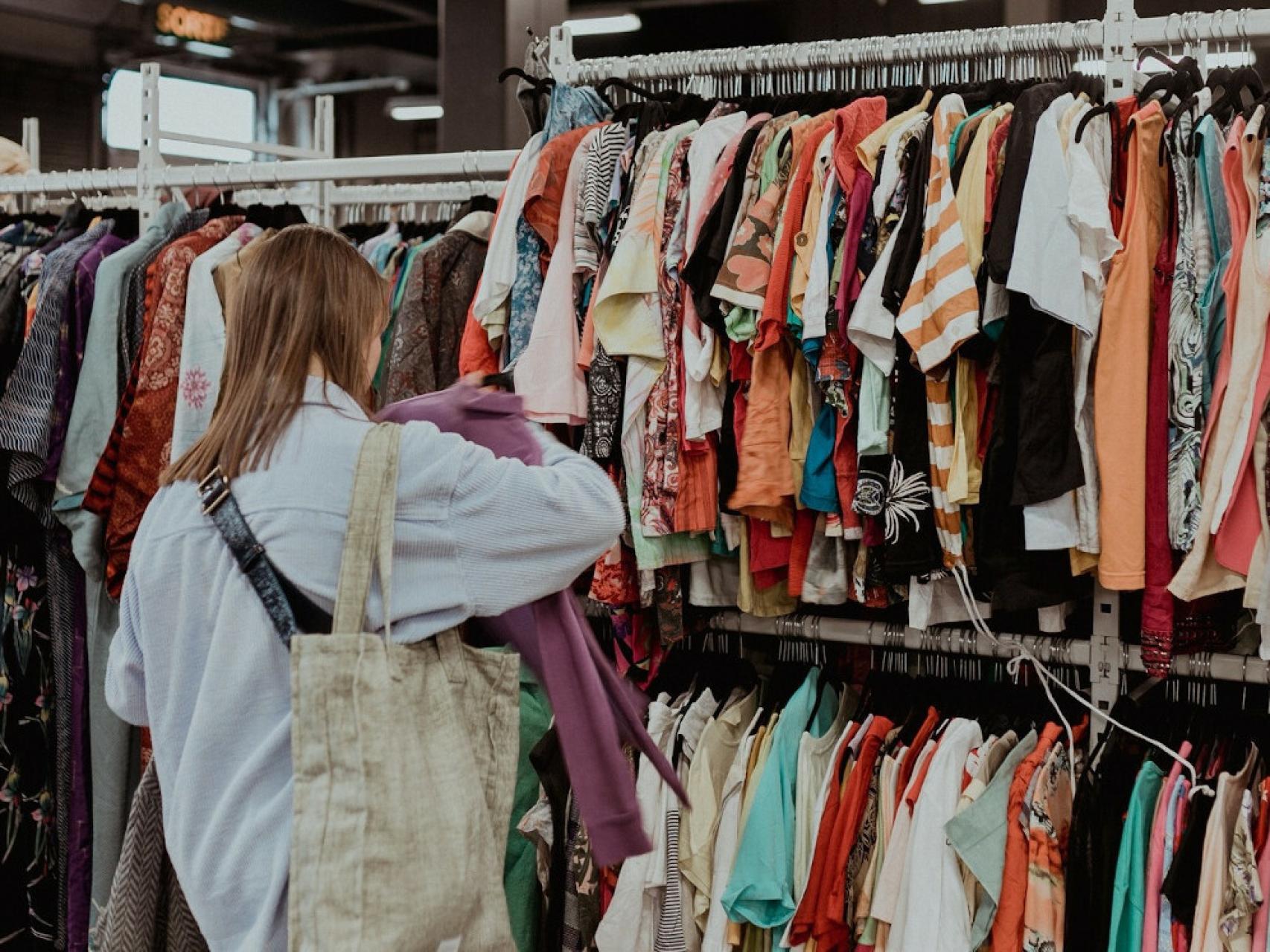 El mercadillo de ropa vintage más famoso de Madrid donde pagas al peso:  solo este fin de semana