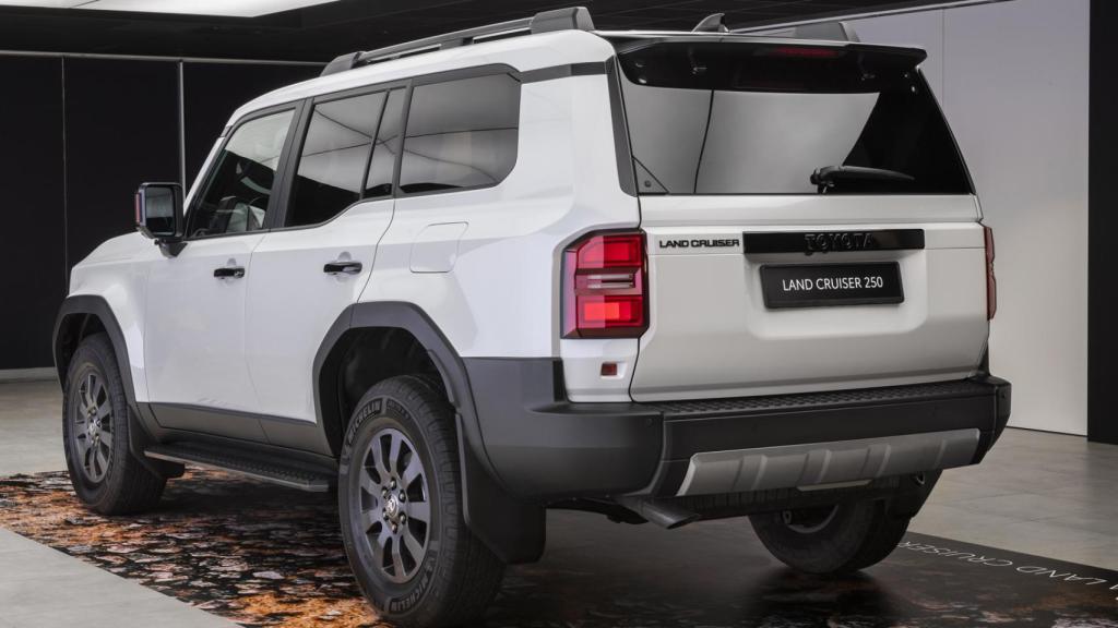 Este Toyota Land Cruiser que ahora se pone a la venta parte de los 76.450 euros.