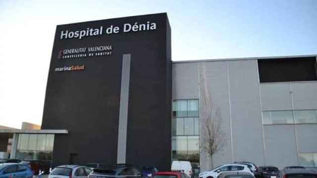 Fachada del Hospital de Dénia, gestionado por Ribera Salud desde agosto de 2021.