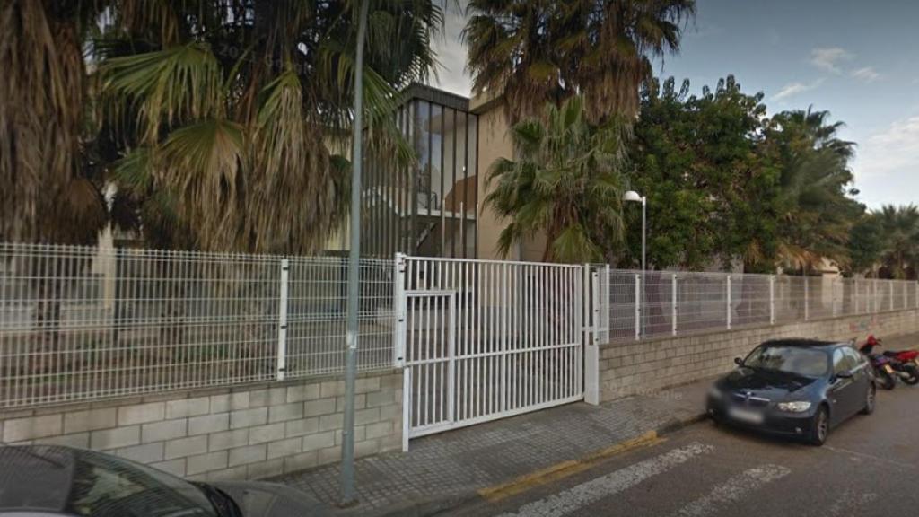 Entrada del instituto, donde se ha producido el apuñalamiento entre menores. EE