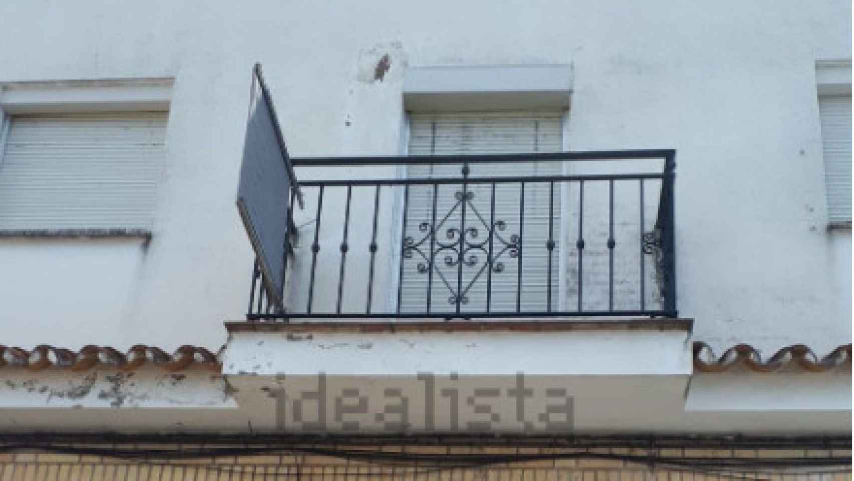 Fachada de la casa en Sevilla por 60.000 euros.