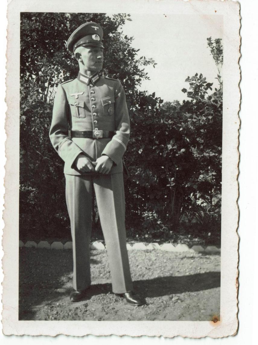 Imagen de Richard Dudda con el uniforme.