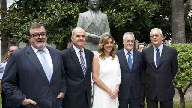 Los expresidentes de la Junta de Andalucía junto a Susana Díaz en una imagen de archivo.