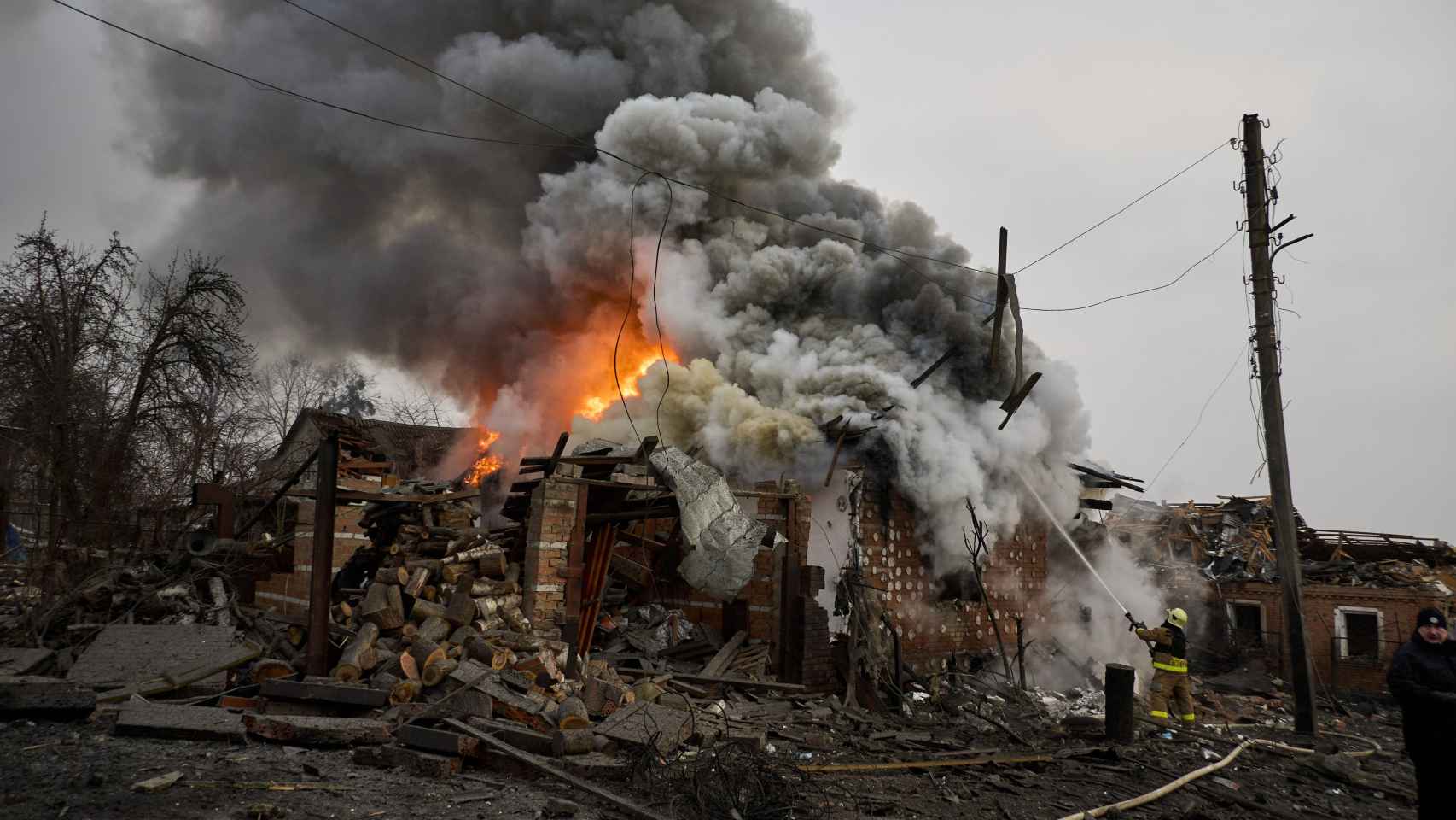 Destrucción tras un ataque ruso en Ucrania.