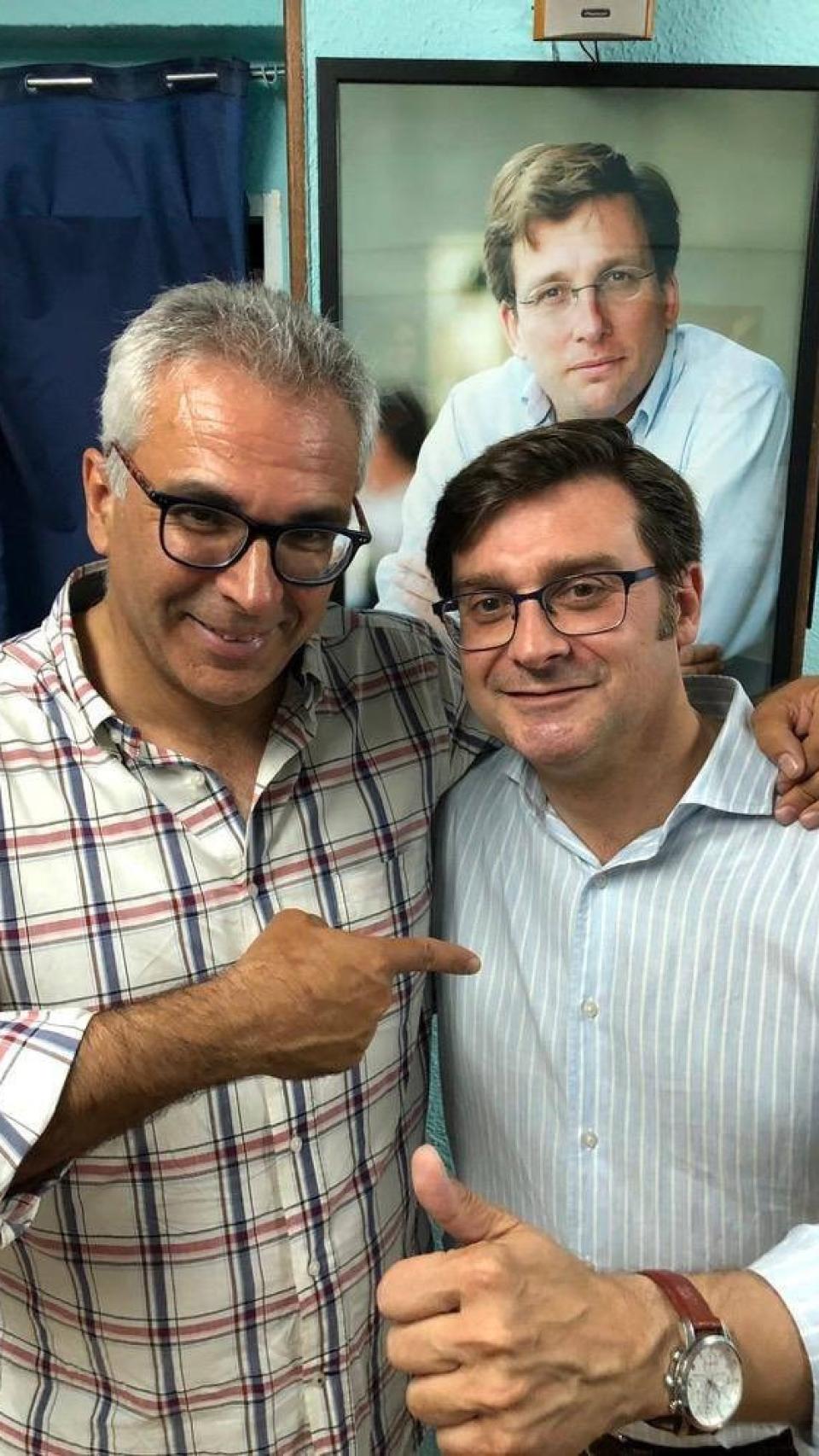 Carlos Izquierdo y Álvaro González en una fotografía publicada en mayo de 2019 en la cuenta de Facebook de las Nuevas Generaciones del PP de Carabanchel.