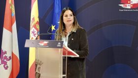 La portavoz de Servicios Sociales del  Grupo Socialista en las Cortes de Castilla y León, Nuria Rubio, durante la rueda de prensa de este martes.