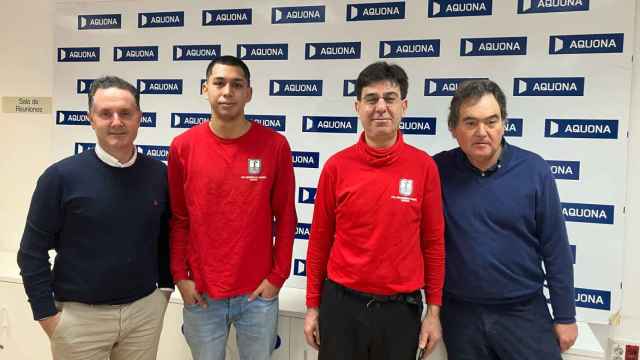 Marcos Medina, su profesor, Julio Miñambres, el gerente de Aquona en Zamora, Nicolás Esmorís, y el responsable de la ETAP Miguel Ángel González