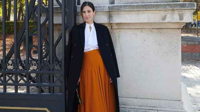 Sassa de Osma con la maxifalda de terciopelo naranja de Dior, en una imagen de sus redes sociales.
