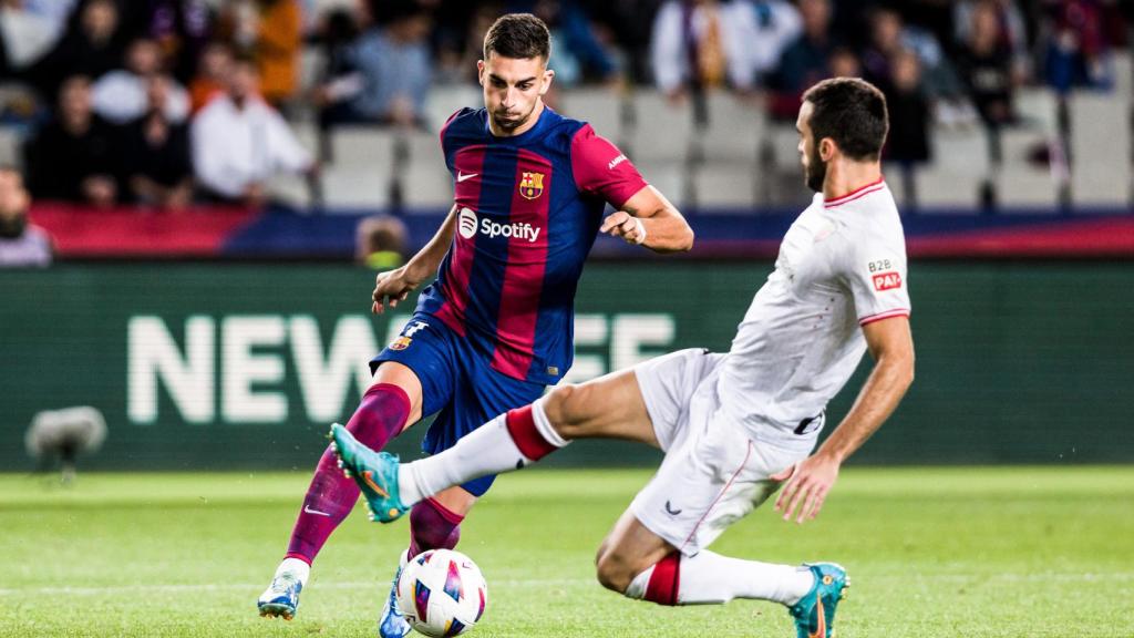 Ferran Torres e Iñigo Lekue durante el partido liguero entre el Barça y el Athletic