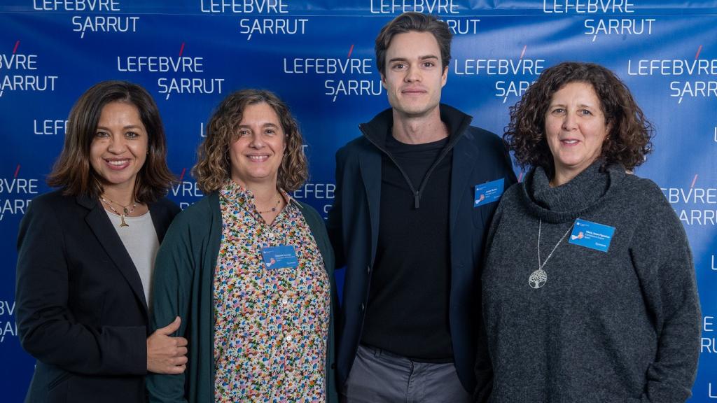 De izquierda a derecha: Liliana Tamayo; Déborah Cornejo; Javier Martín (CEO de Renaiss) y Chus Figueiras.