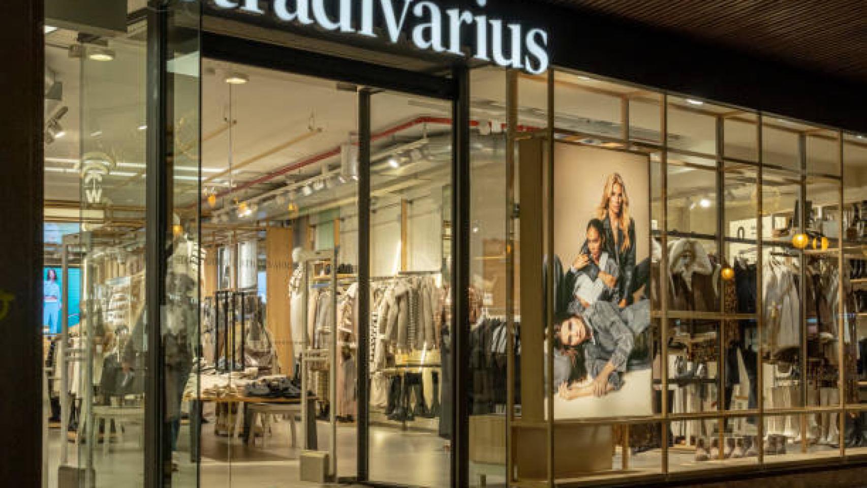 El escaparate exterior de una tienda de Stradivarius