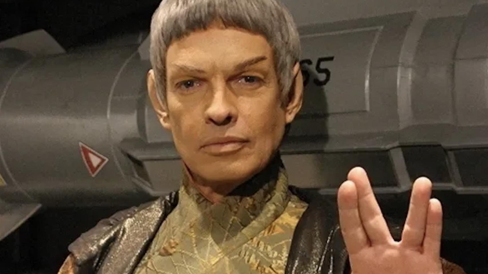 Gary Graham, caracterizado como su personaje de 'Star Trek: Enterprise'