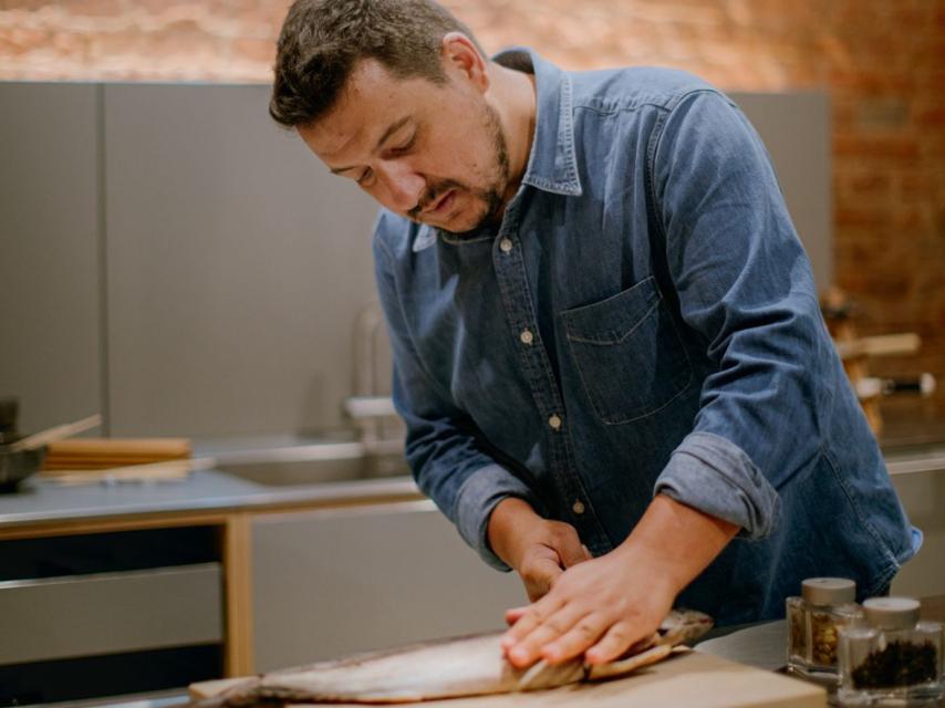 El sushi chef Mario Payán.