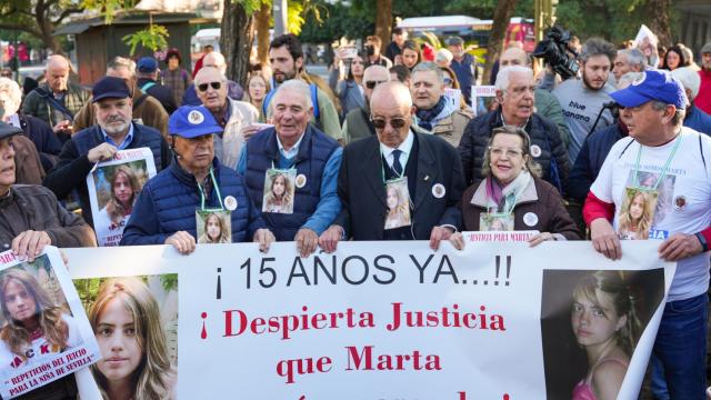 El abuelo de Marta del Castillo, este miércoles en la concentración de Sevilla.