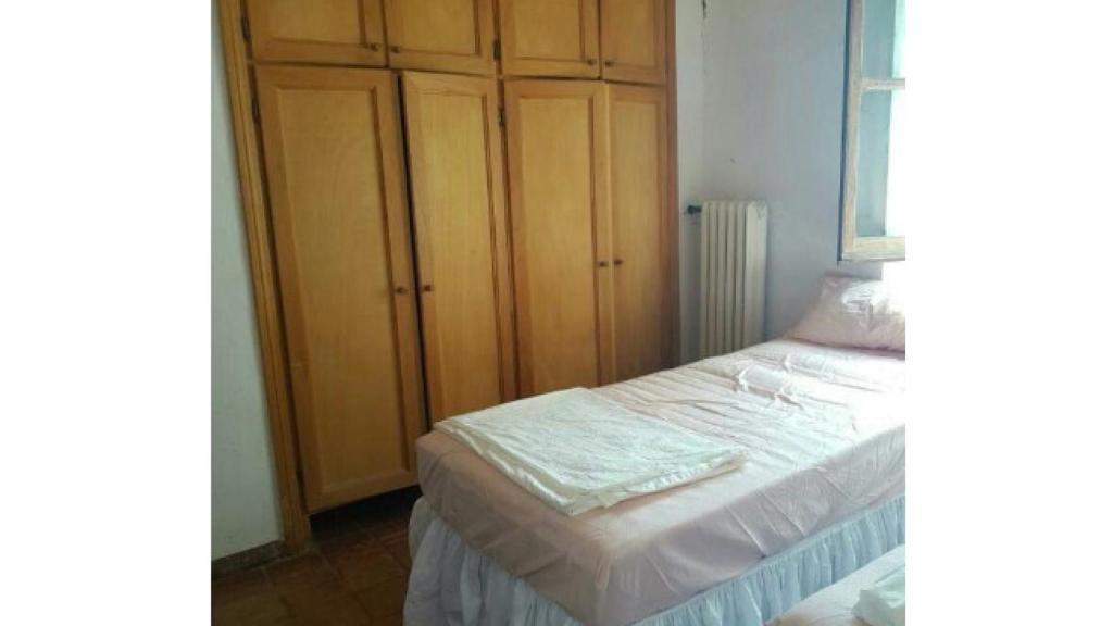 En la foto, la habitación 'doble' en alquiler por 690€ en Carolinas Altas.