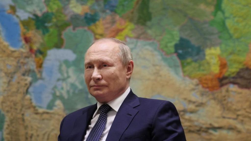 El presidente Vladímir Putin, delante de un mapa de la Federación Rusa.