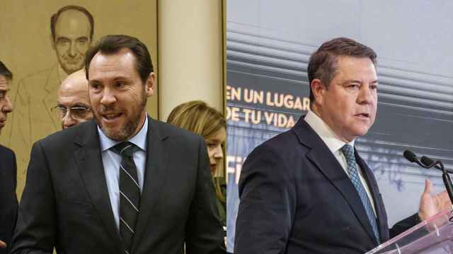 El ministro de Transportes, Óscar Puente (izda.), y el presidente de Castilla-La Mancha, Emiliano García Page (dcha).