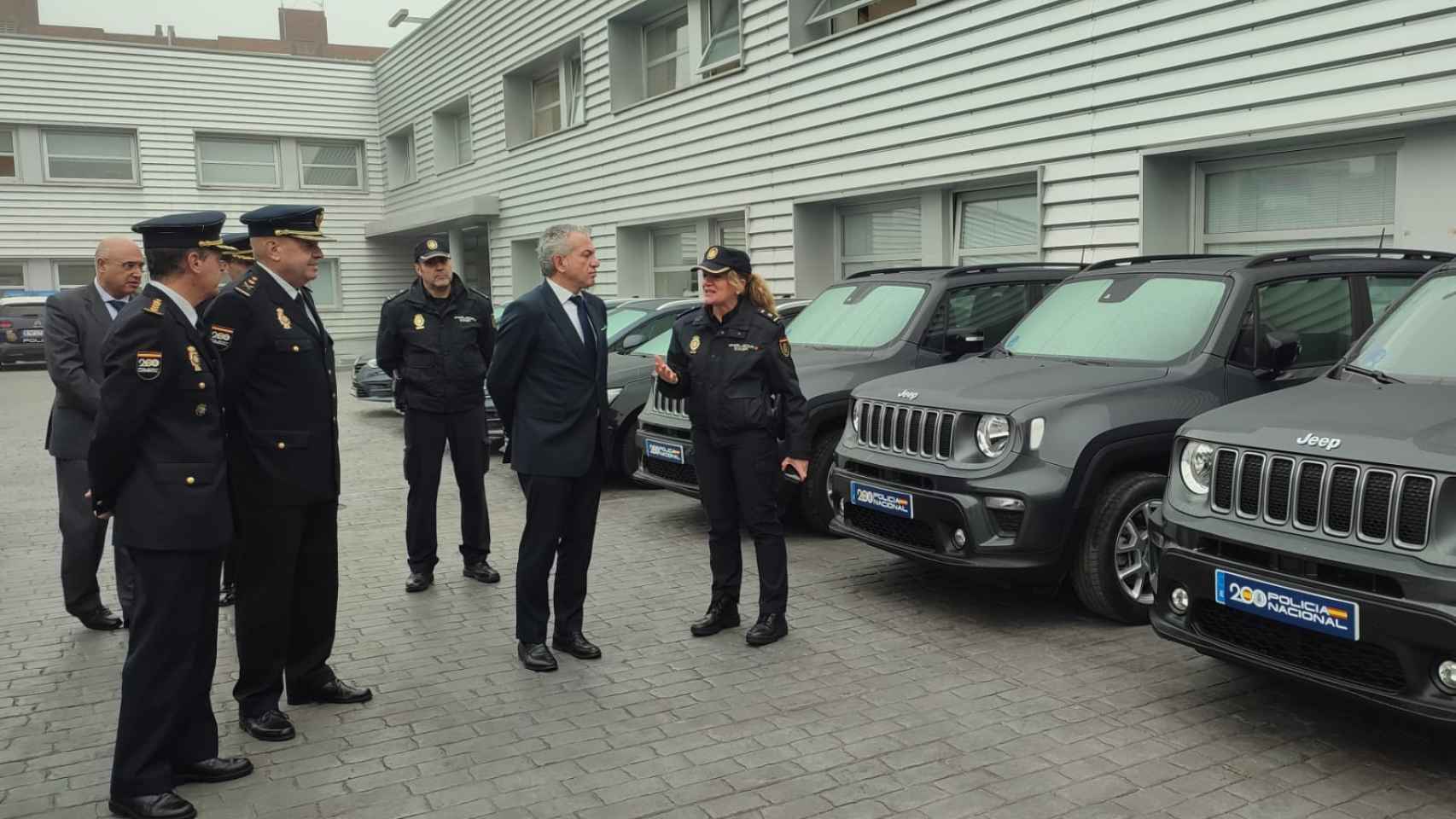 El delegado del Gobierno en Castilla y León, Nicanor Sen, durante la presentación de los 192 nuevos vehículos de la Policía Nacional en Castilla y León.