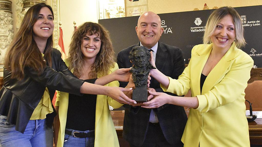 Blanca Jiménez y Jesús Julio Carnero junto a Valquiria Teatro