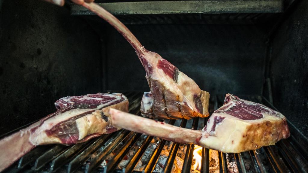 La parrilla donde se prepara la chuleta de Retwagyy