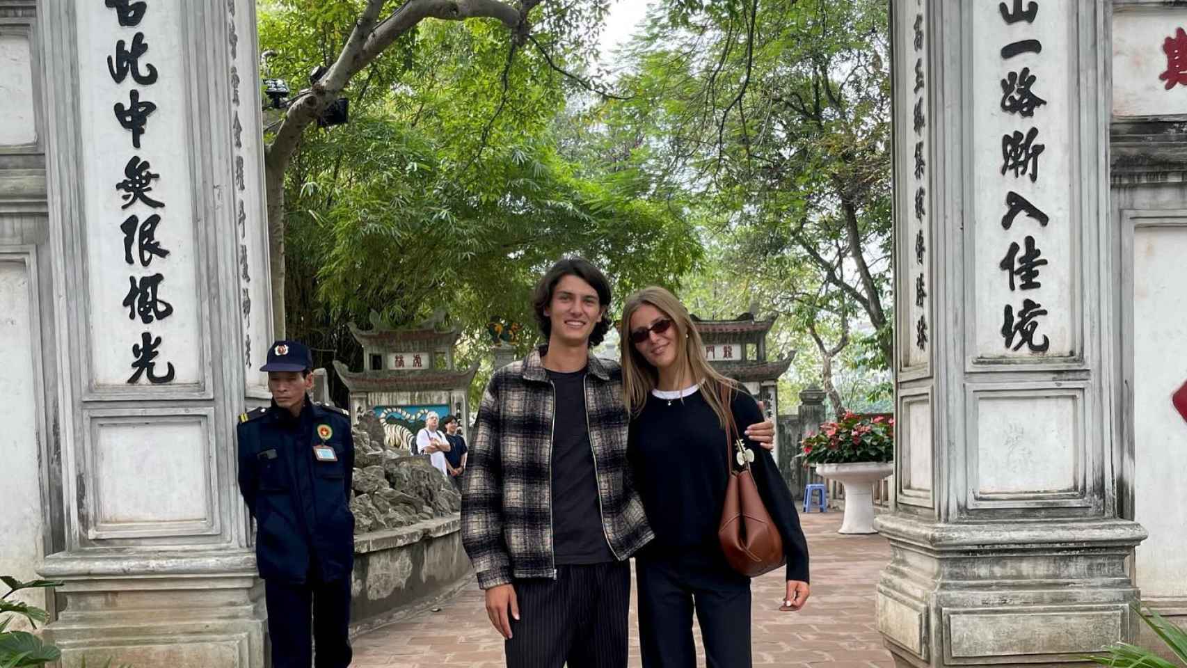 Nicolás de Dinamarca y su novia en Vietnam.