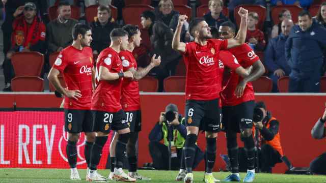 Los jugadores del Mallorca celebran el primer gol del partido