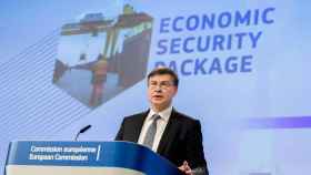 El vicepresidente económico de la Comisión, Valdis Dombrovskis, durante la rueda de prensa de este miércoles en Bruselas
