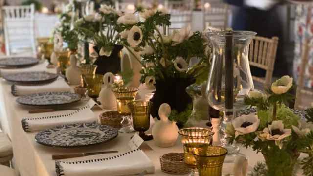 Mesa decorada y servida por el catering de Isabel Maestre para la cena de la Artesanía Española, uno de sus últimos eventos realizados.