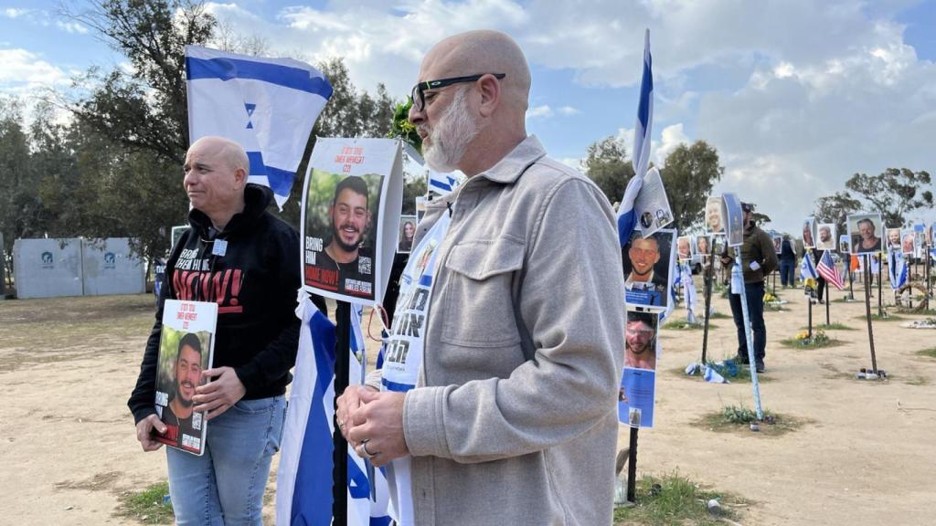 Shai Wenkert, padre de Omer, un joven de 22 años secuestrado por Hamás en la rave Nova, el pasado 7 de octubre de 2023.