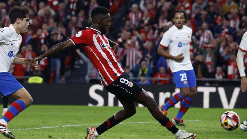 Momento en el que Iñaki Williams marca el 3-2 frente al Barça