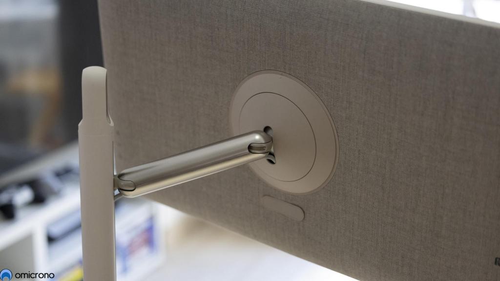 LG StanbyME por detrás.