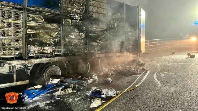 Una fotografía del camión incendiado compartida en redes sociales por el CPEIS de Toledo.