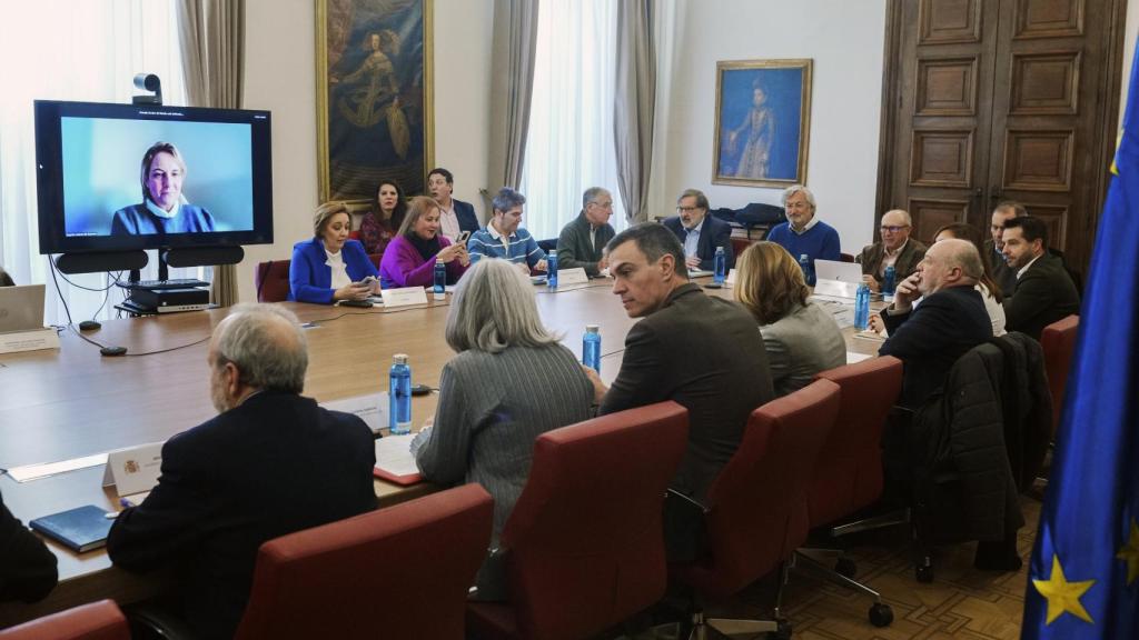 Sánchez y Alegría se reúnen con la comisión permanente del Consejo Escolar del Estado.