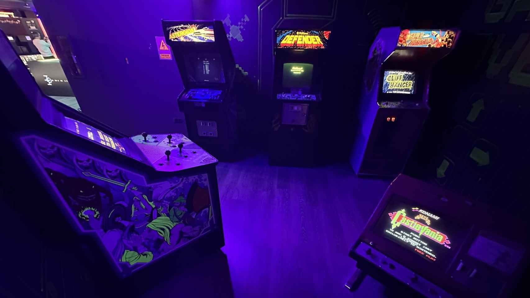 Sala de máquinas arcade.