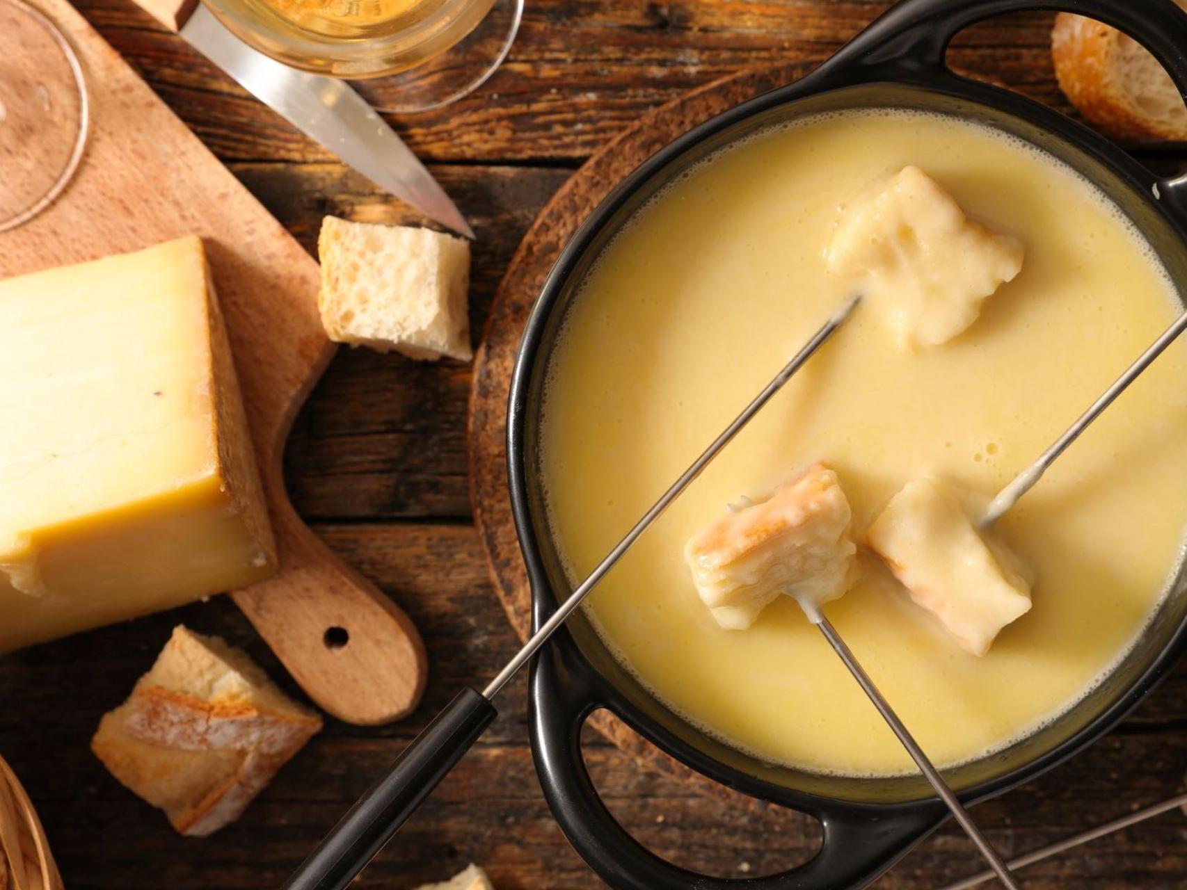 El ingrediente secreto para hacer una fondue de queso inolvidable