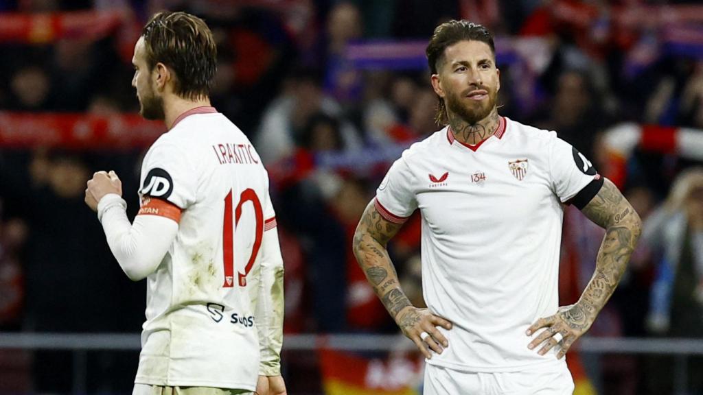 Ramos y Rakitic se lamentan.